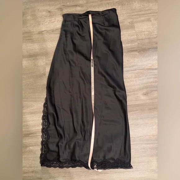 ❤️‍🔥Firm Price❤️‍🔥House of CB RUBY Black Satin Lace Trim Midi Skirt - Picture 6 of 15